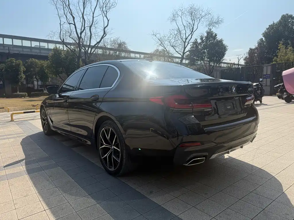 BMW 5 Series 2021 — фото 17