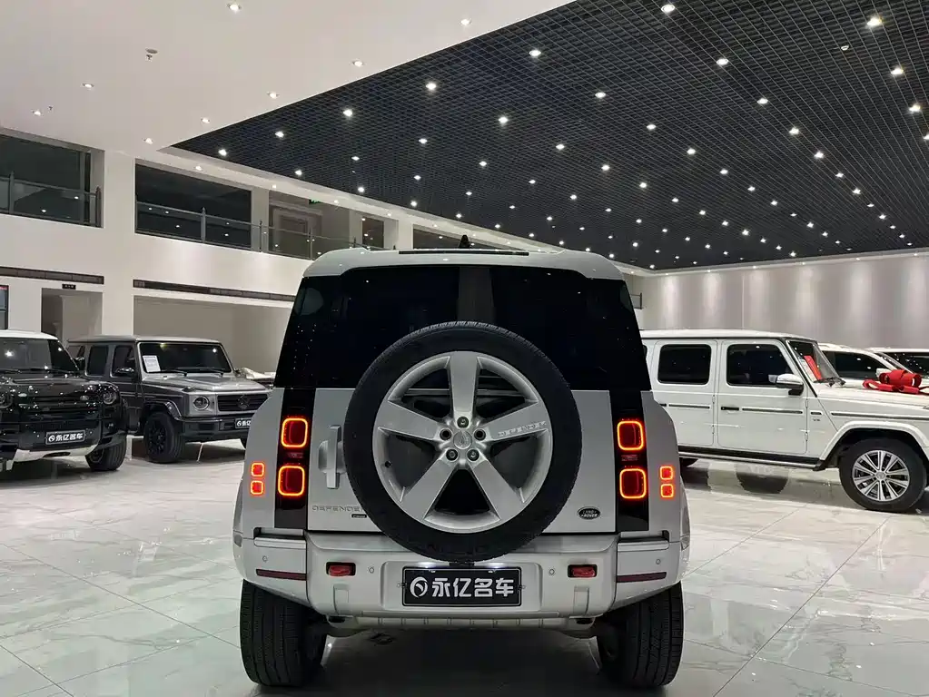Land Rover Defender 2022 — фото 13
