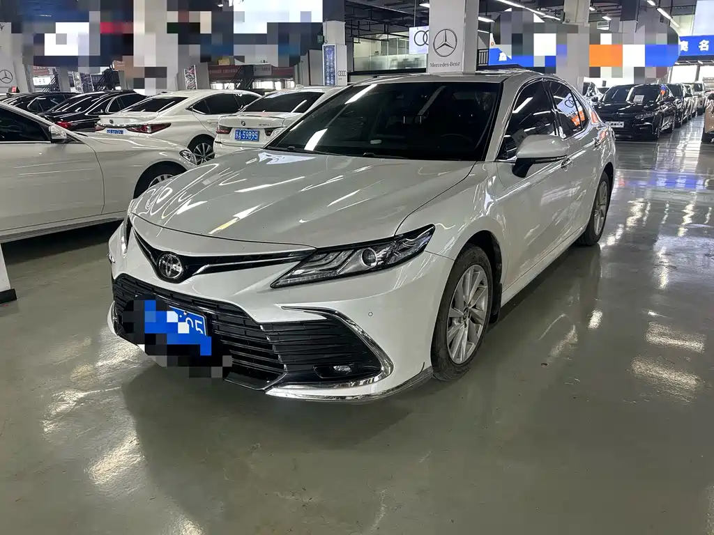 Toyota Camry 2022 — фото 2