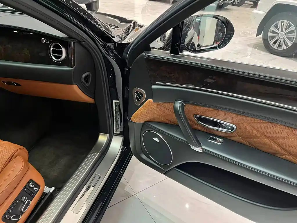 Bentley Flying Spur 2014 — фото 13