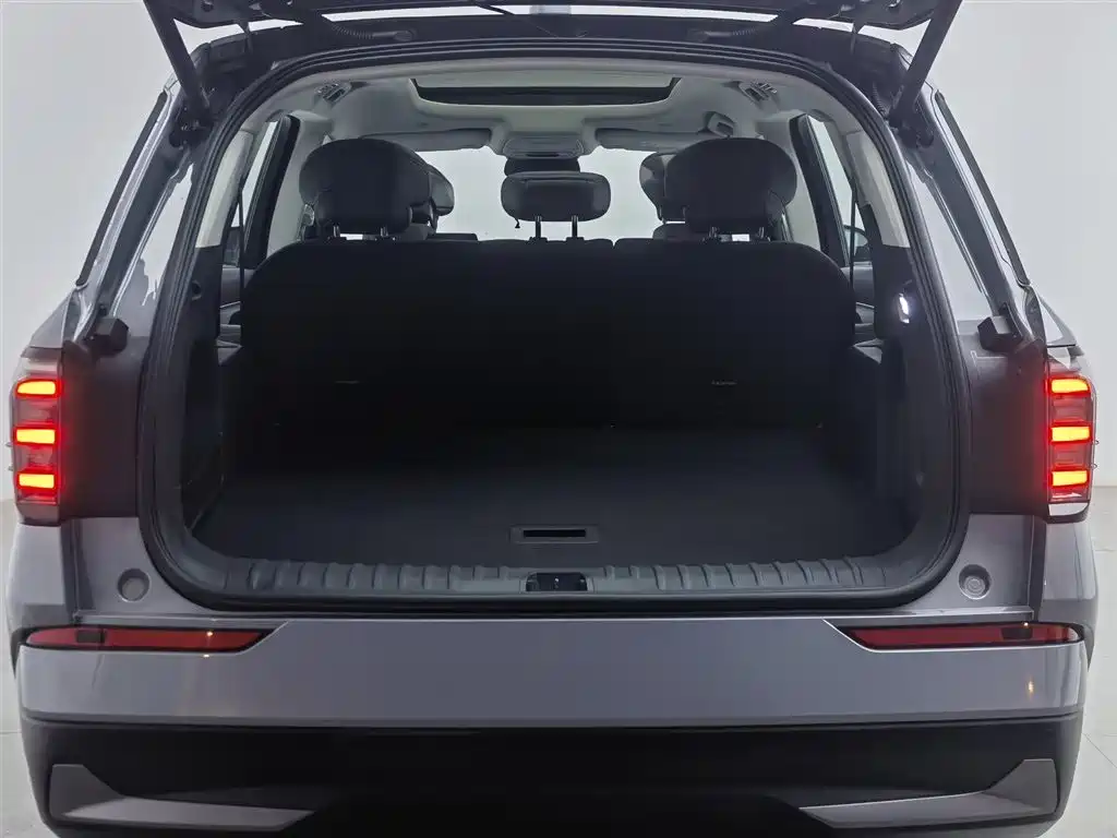 Ford Edge 2023 — фото 16