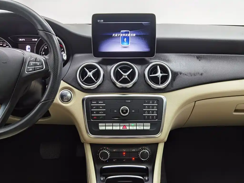 Mercedes-Benz GLA 2018 — фото 12