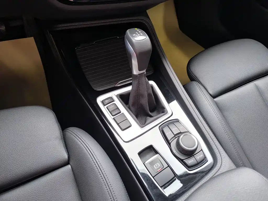 BMW 1 Series 2018 — фото 14