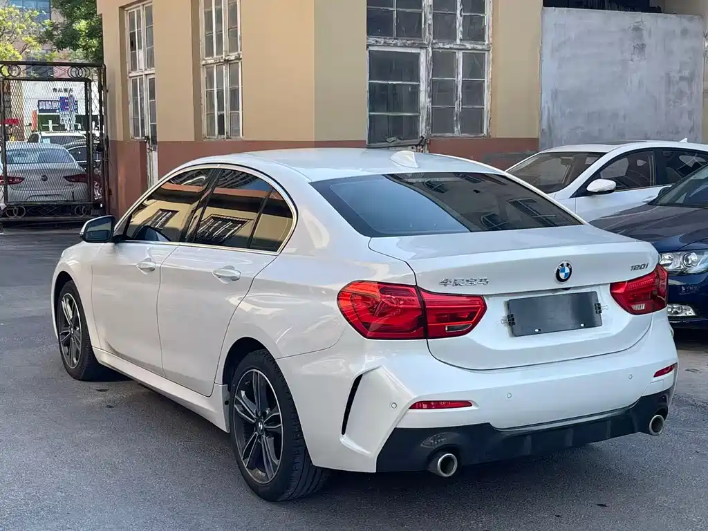 BMW 1 Series 2021