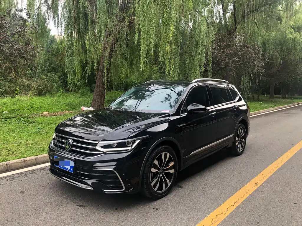 Volkswagen Tiguan L 2022 — фото 1