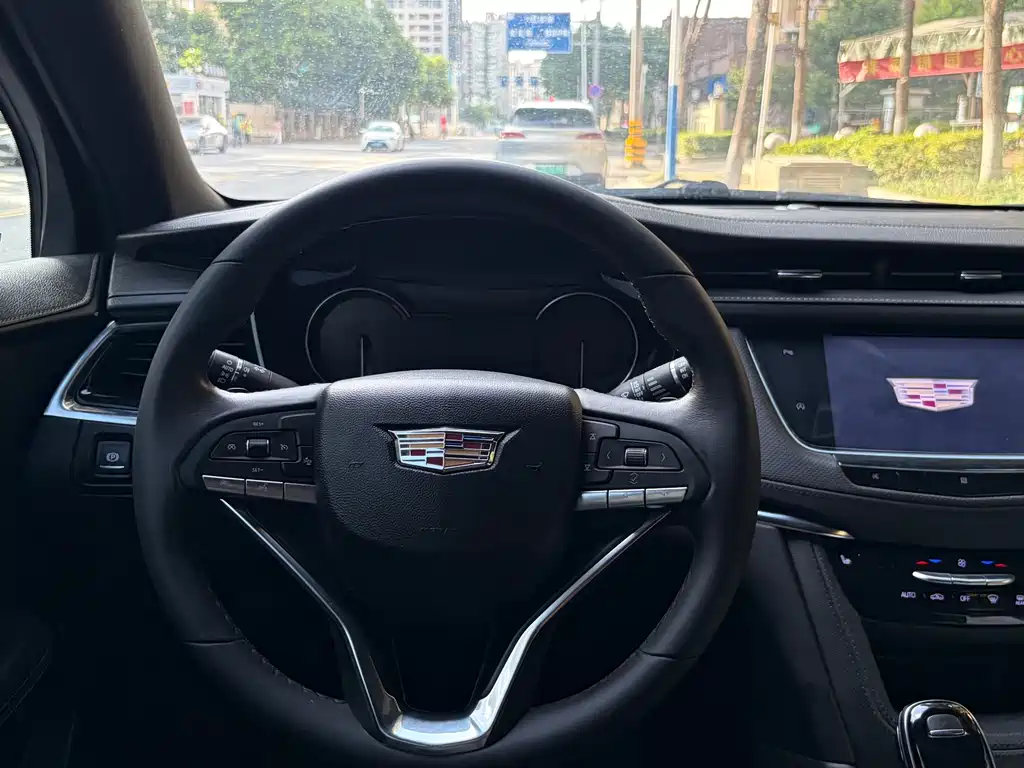 Cadillac XT6 2021 — фото 23