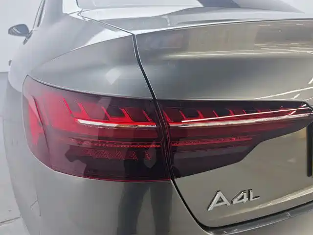 Audi A4L 2023 — фото 18