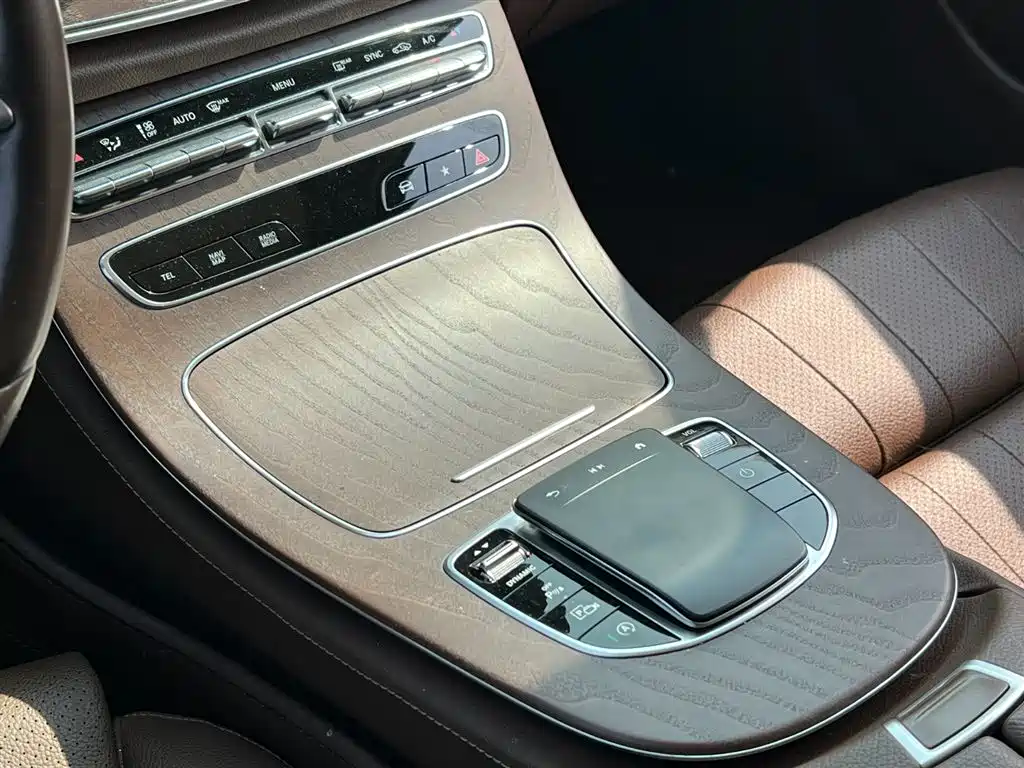 Mercedes-Benz E-Class 2022 — фото 8