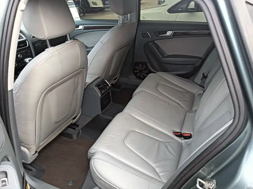 Audi A4L 2015