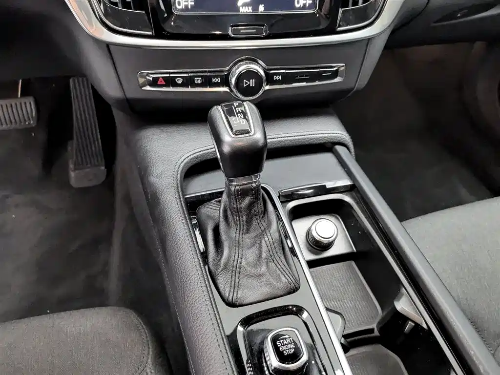 Volvo S90 2018 — фото 13