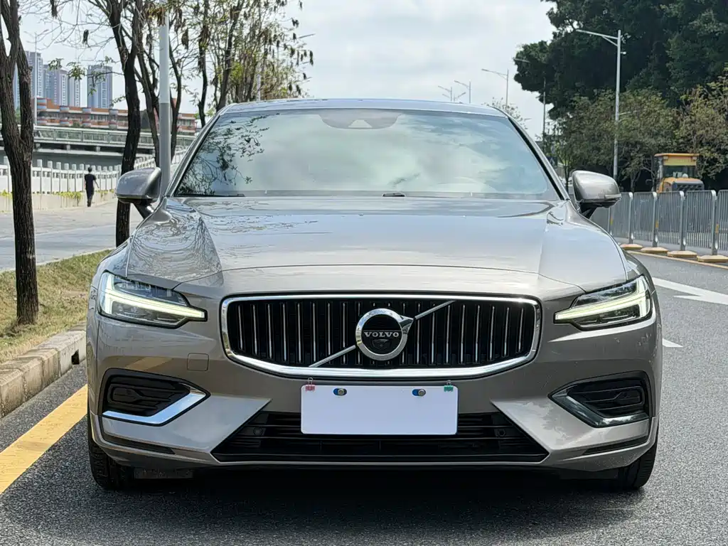 Volvo S60 2021 — фото 2