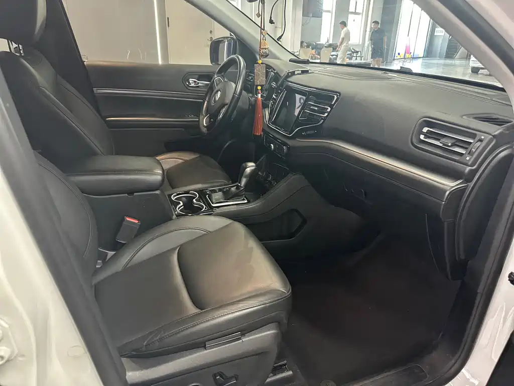 Jeep Commander 2019 — фото 14