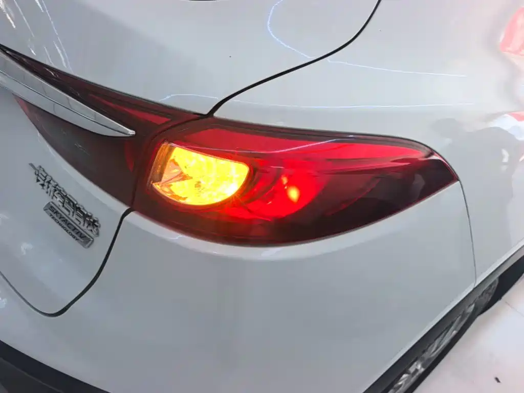 Mazda CX-4 2017 — фото 8