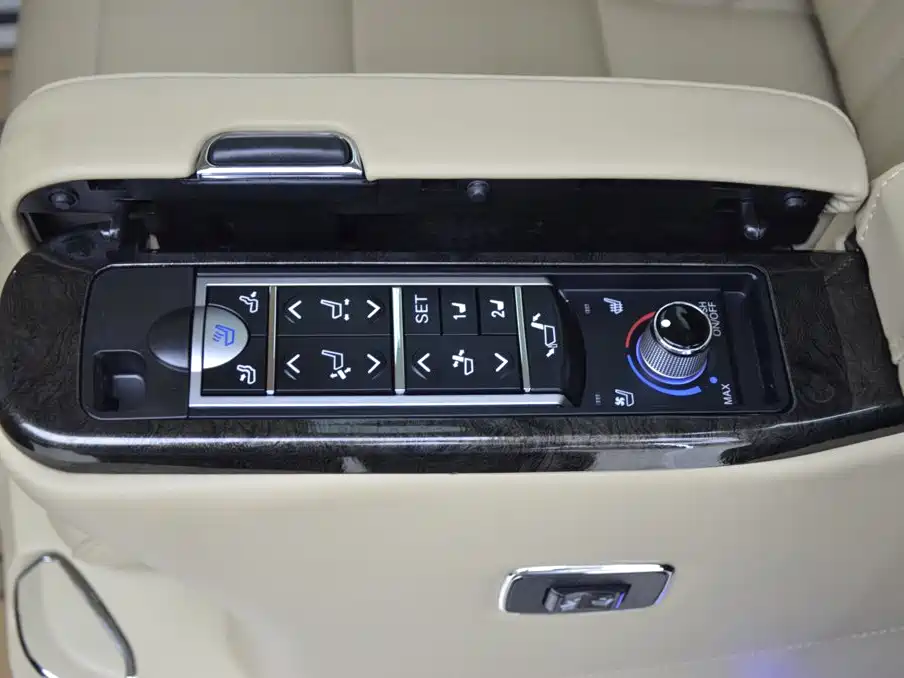 Toyota Vellfire 2023 — фото 11