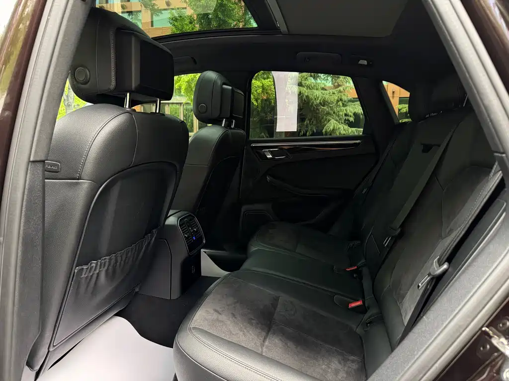 Porsche Macan 2018 — фото 14