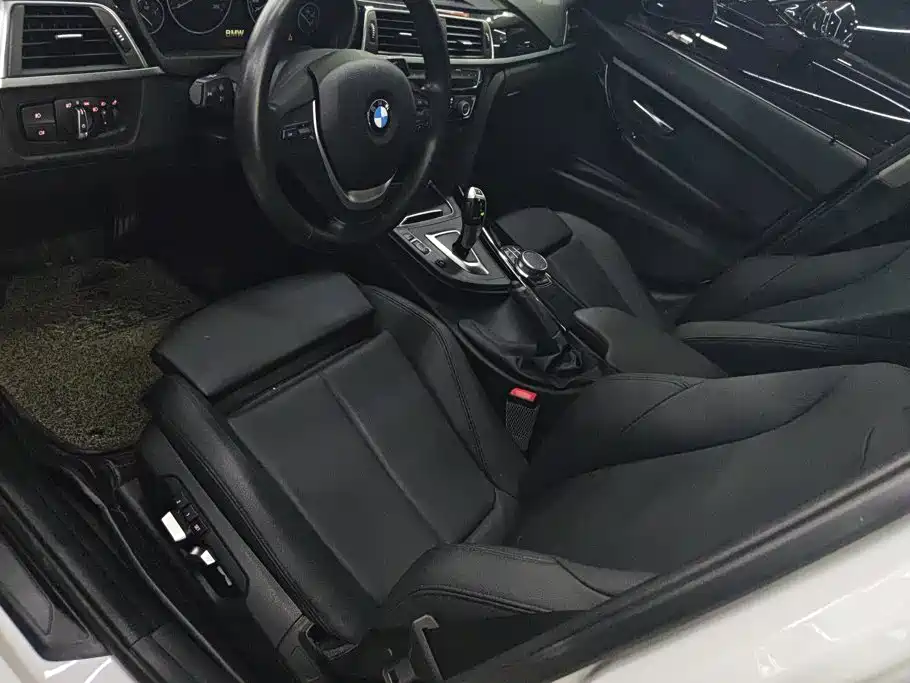 BMW 3 Series 2019 — фото 9