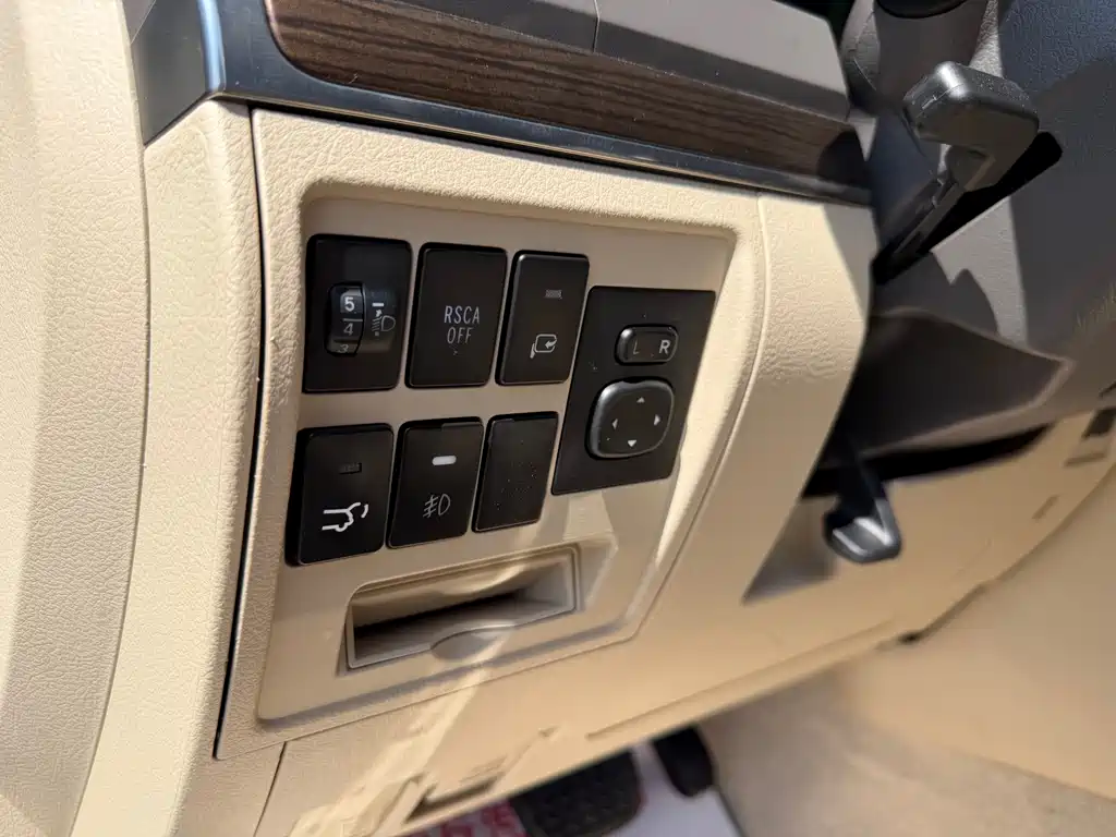 Toyota Land Cruiser 2020 — фото 10