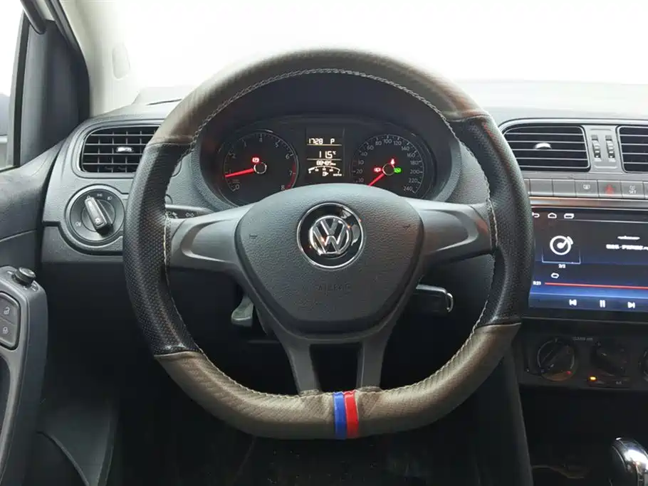 Volkswagen Polo 2018 — фото 15