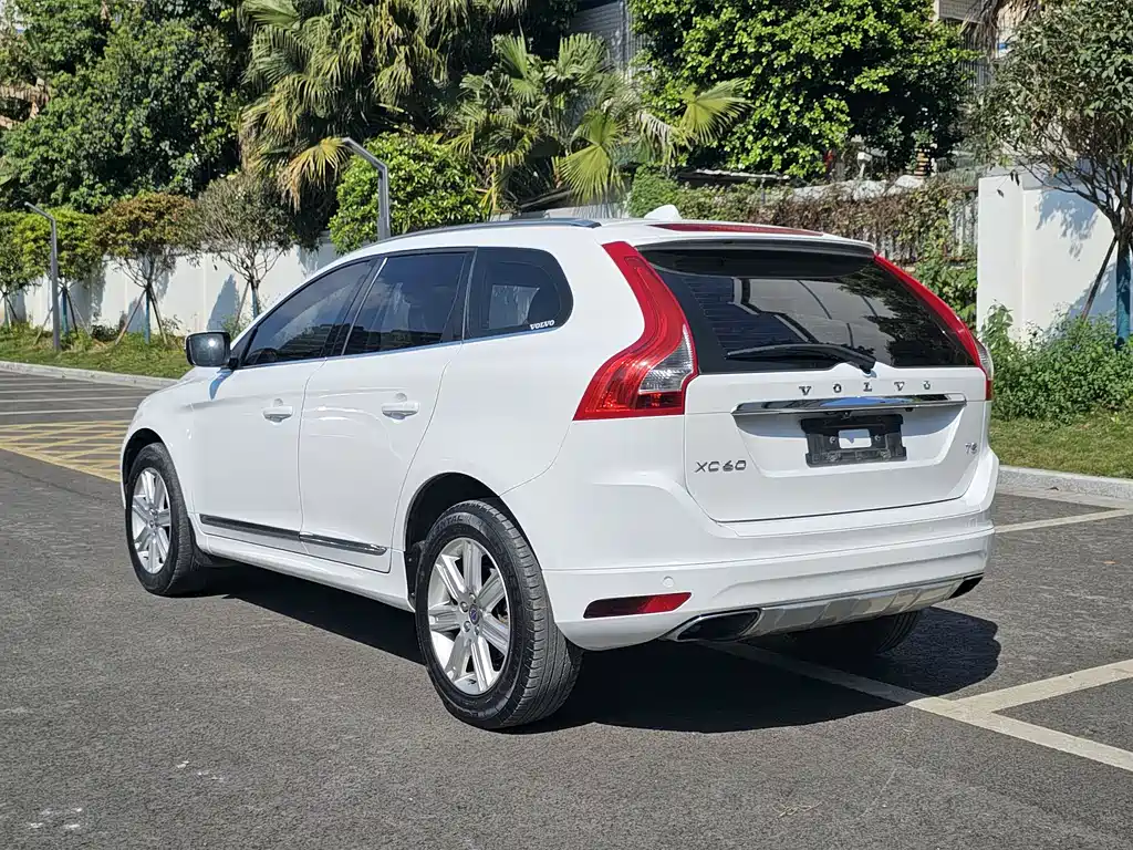 Volvo XC60 2015 — фото 8