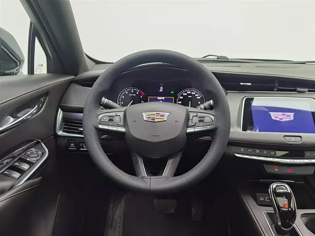 Cadillac XT4 2021 — фото 11
