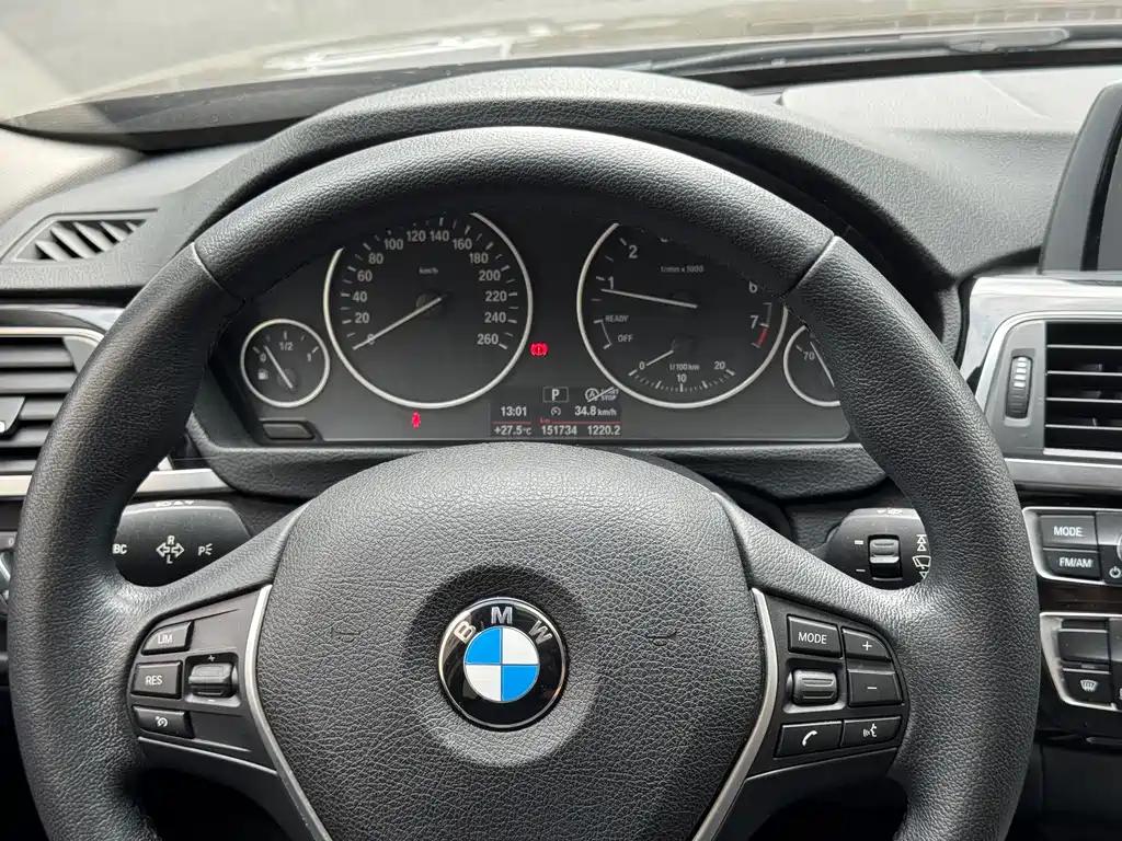 BMW 3 Series 2016 — фото 16