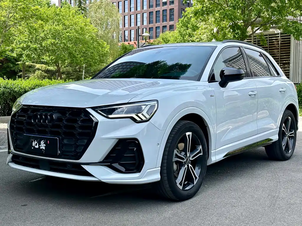 Audi Q3 2023 — фото 1