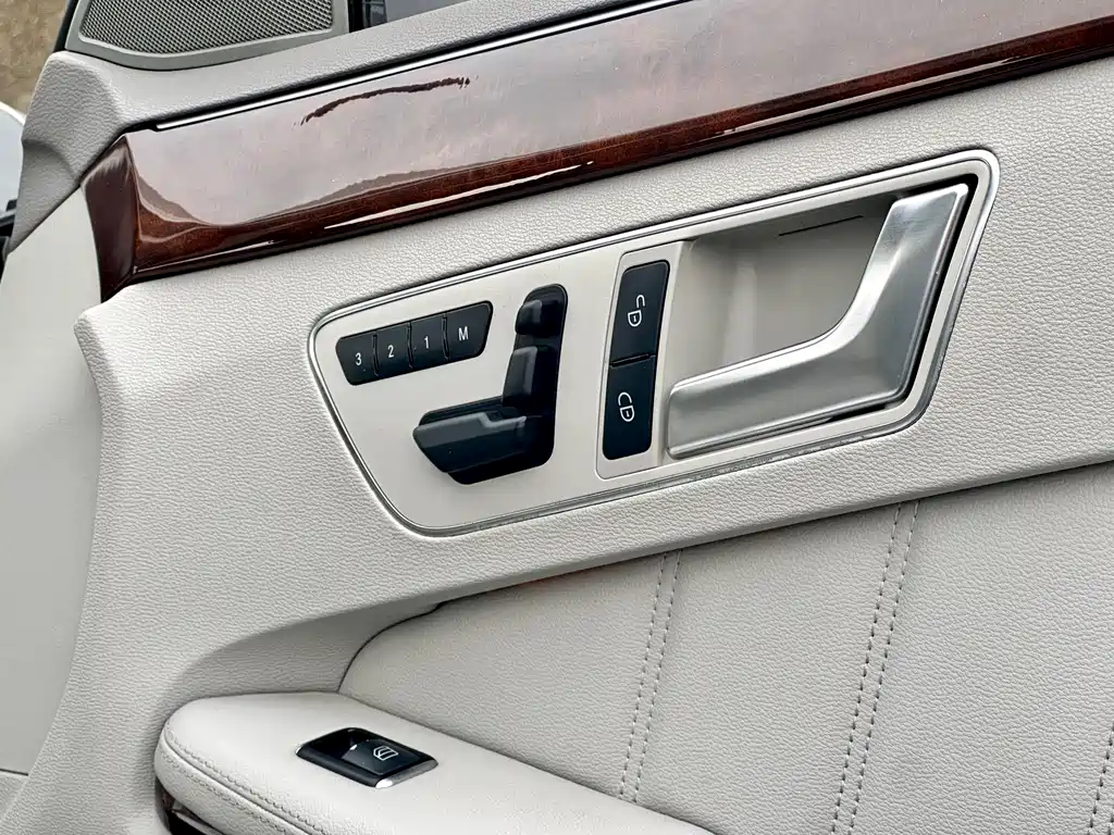 Mercedes-Benz E-Class 2012 — фото 24