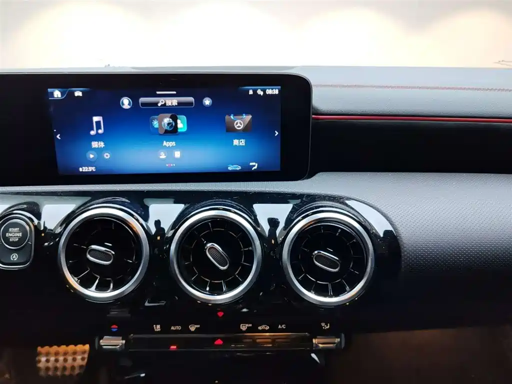 Mercedes-Benz CLA 2025 — фото 11