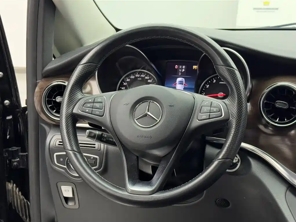 Mercedes-Benz V-Class 2021 — фото 12