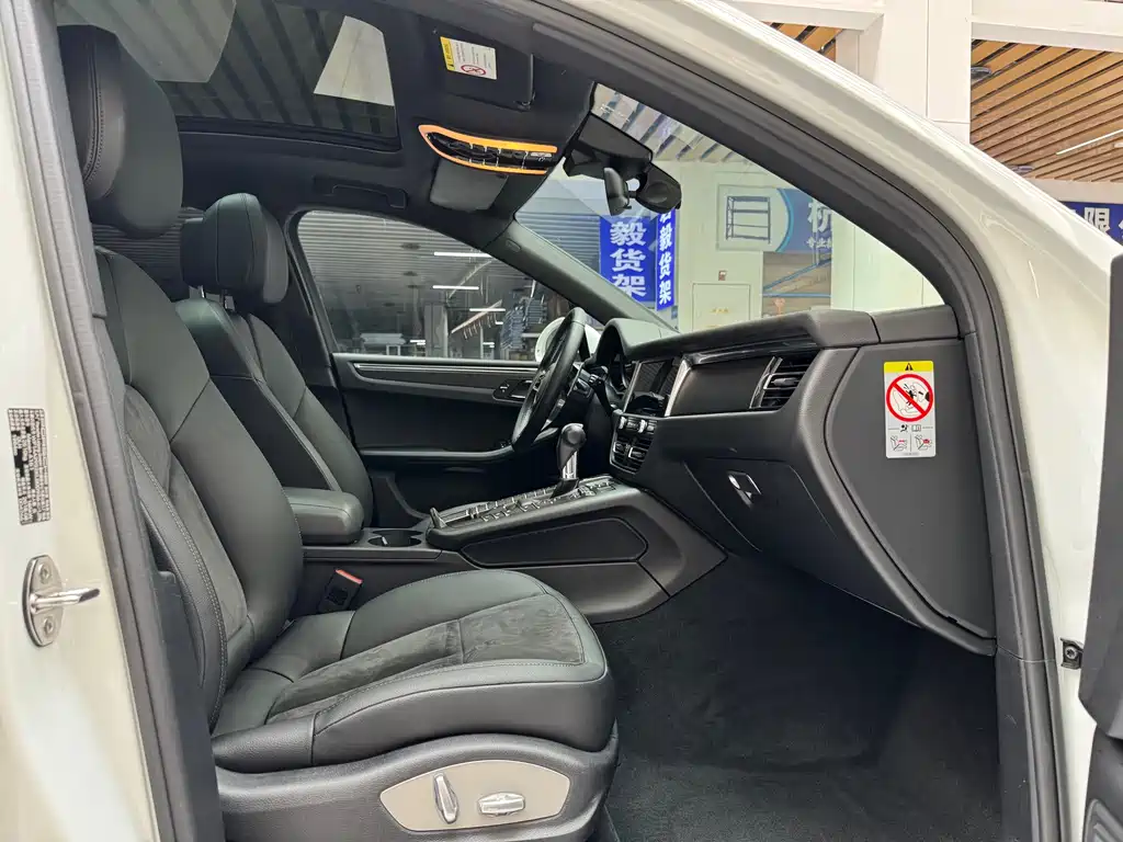 Porsche Macan 2019 — фото 17