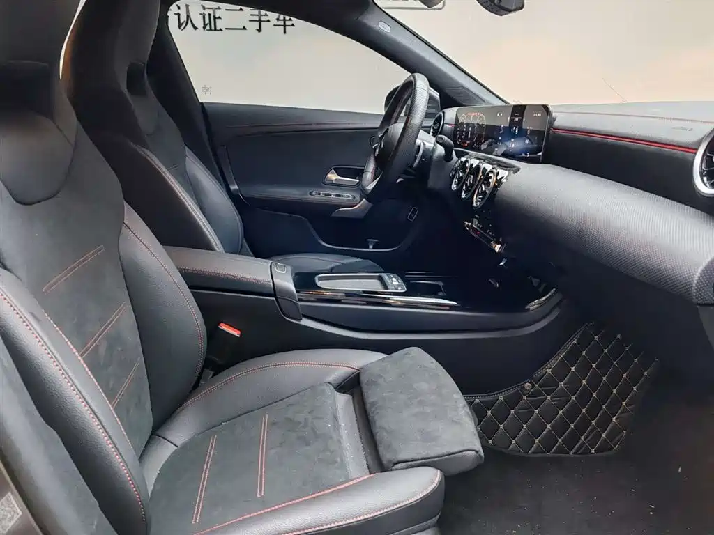 Mercedes-Benz CLA 2025 — фото 12