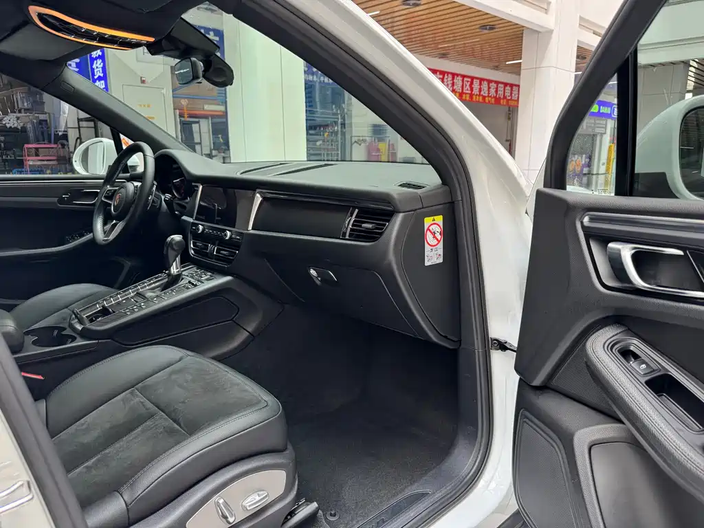 Porsche Macan 2019 — фото 16