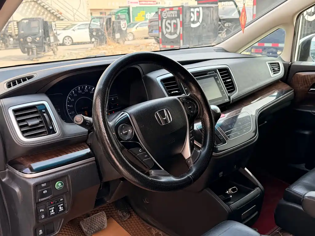 Honda Odyssey 2015 — фото 10