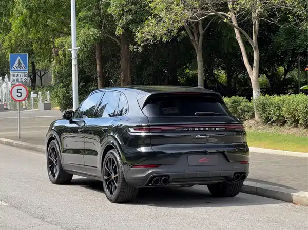 Porsche Cayenne 2025