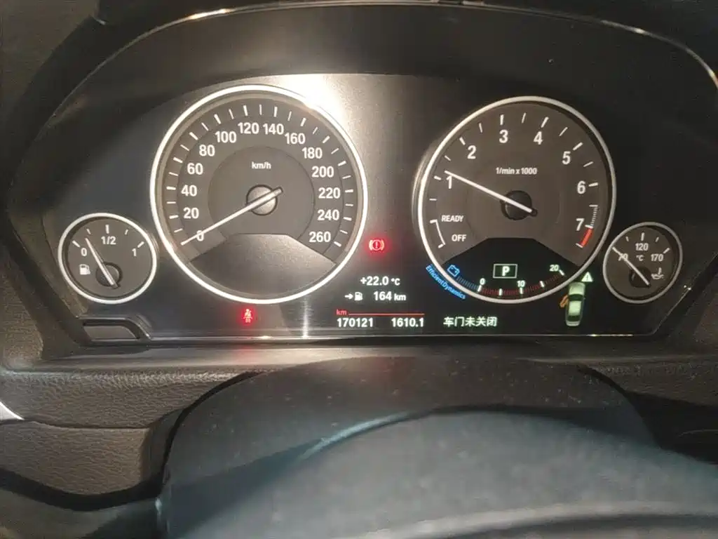 BMW 3 Series 2018 — фото 12