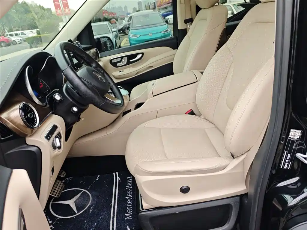 Mercedes-Benz V-Class 2022 — фото 11