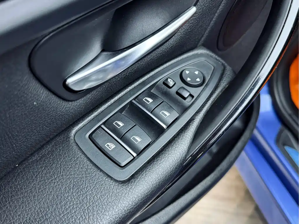 BMW 3 Series 2017 — фото 11