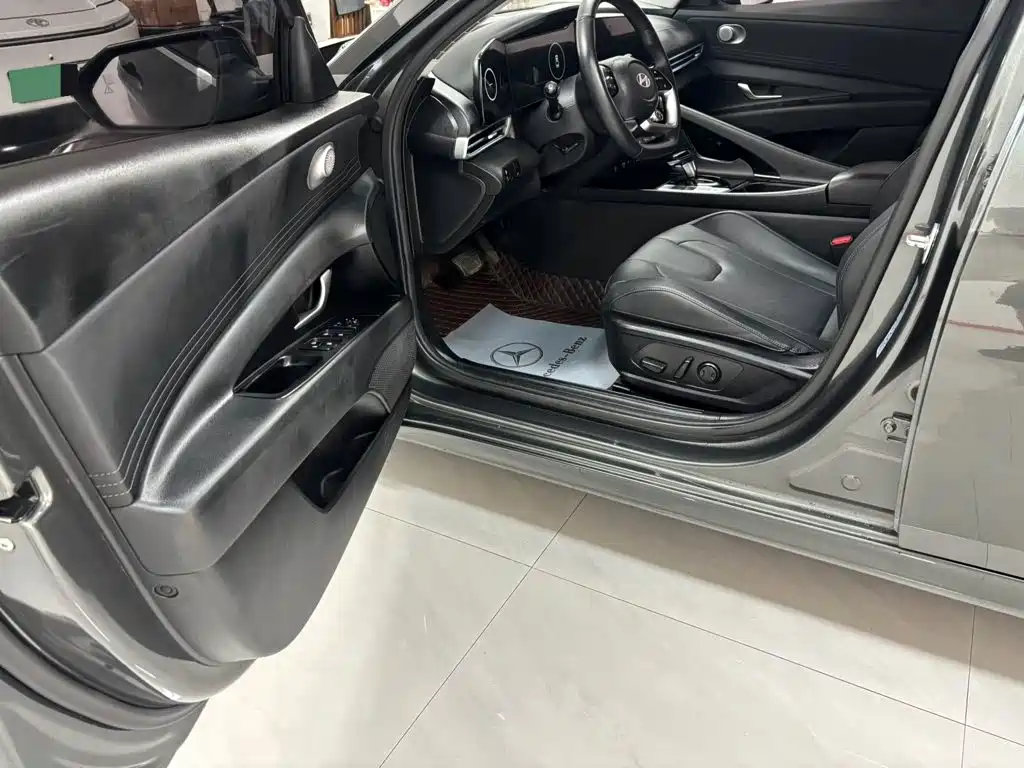 Hyundai Elantra 2023