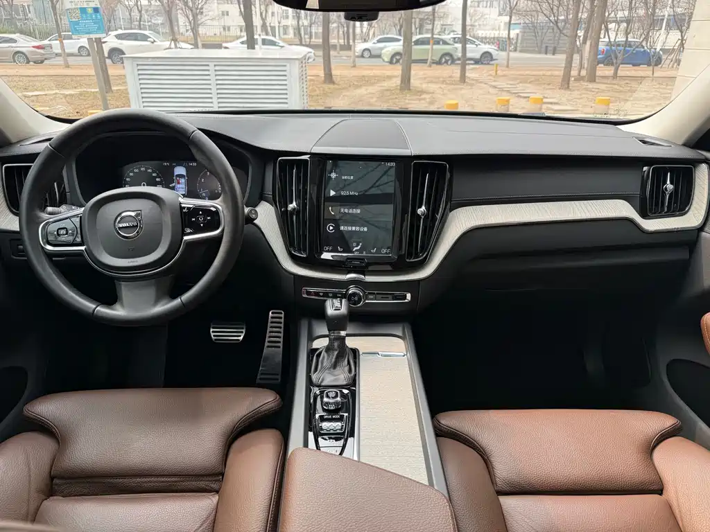 Volvo XC60 2020 — фото 11
