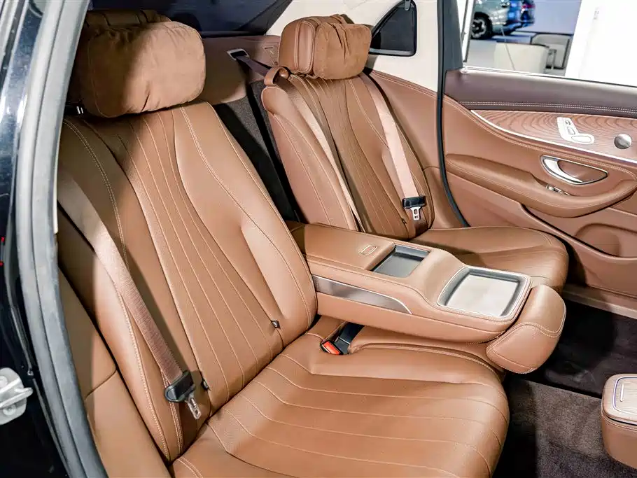 Mercedes-Benz E-Class 2022 — фото 23