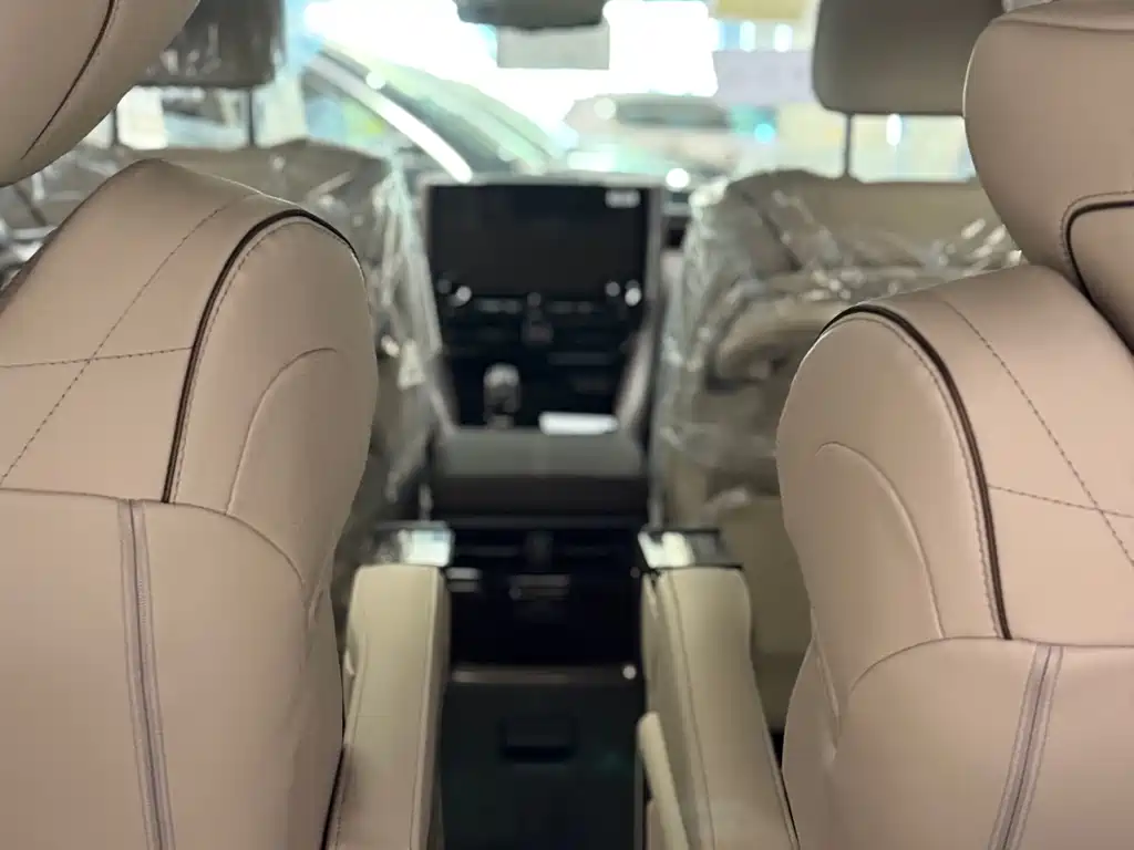 Toyota Vellfire — фото 8
