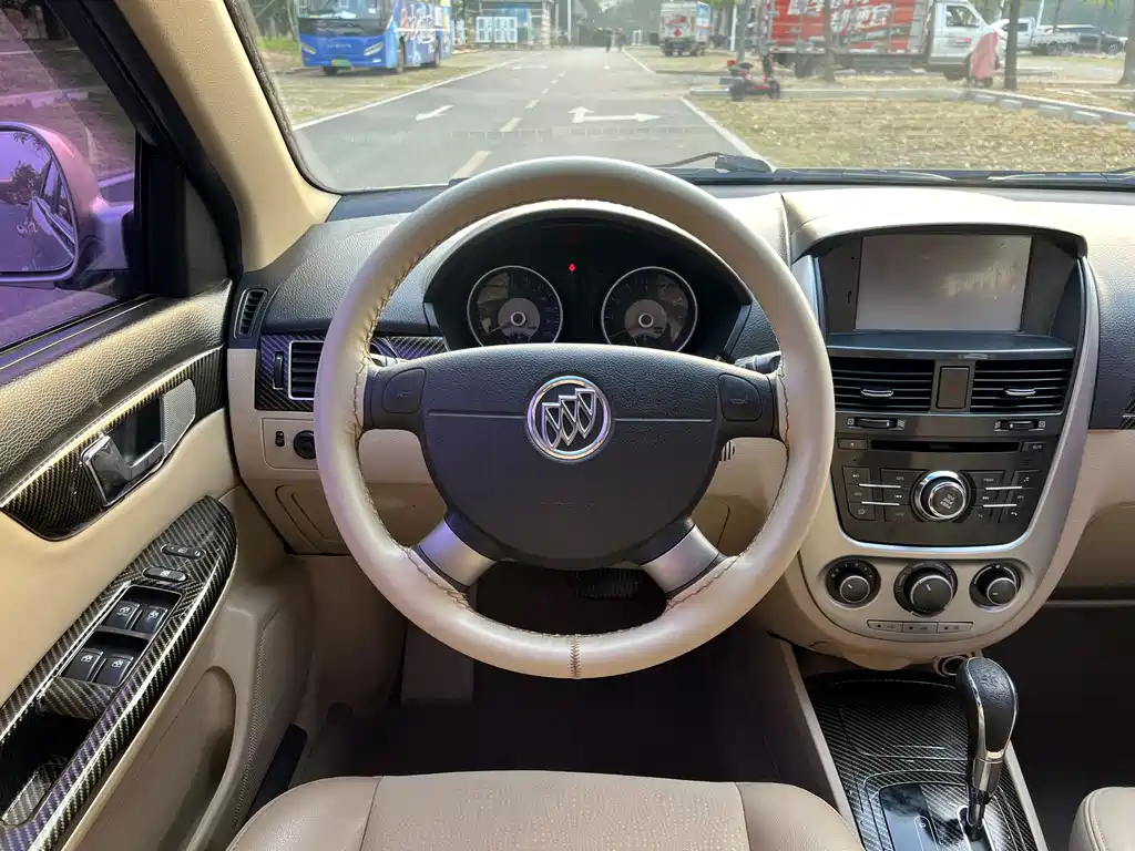 Buick Excelle 2015 — фото 19