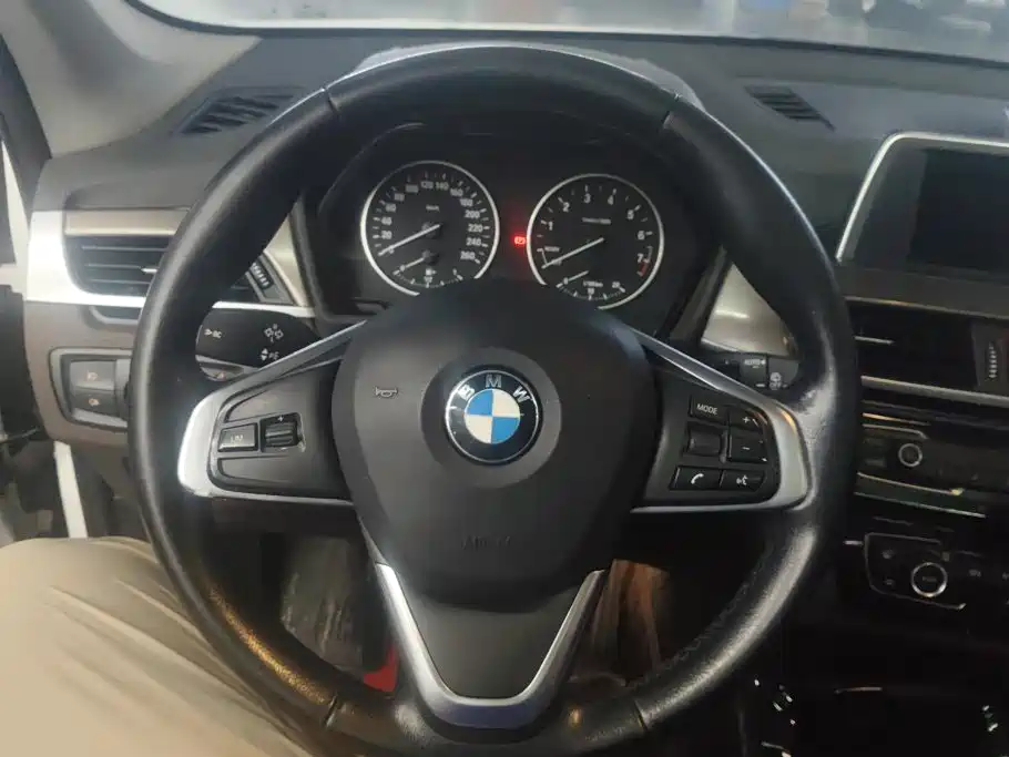 BMW X1 2017 — фото 15