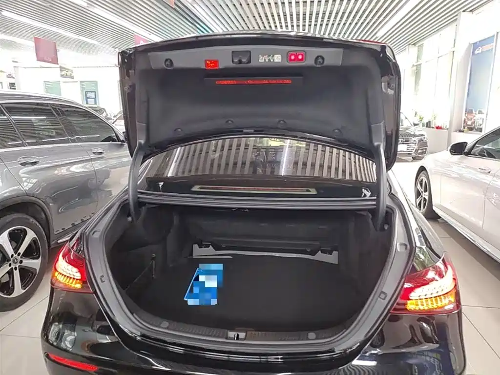 Mercedes-Benz E-Class 2023 — фото 19