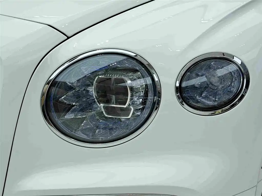 Bentley Flying Spur Plug-In Hybrid 2023 — фото 23