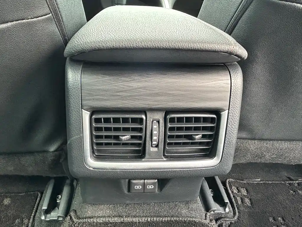 Toyota Camry 2023 — фото 23