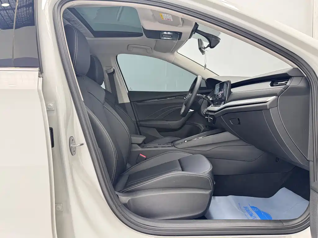 Skoda Octavia 2023 — фото 11