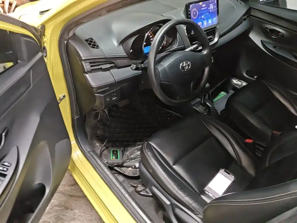 Toyota Yaris L 2020 — фото 16