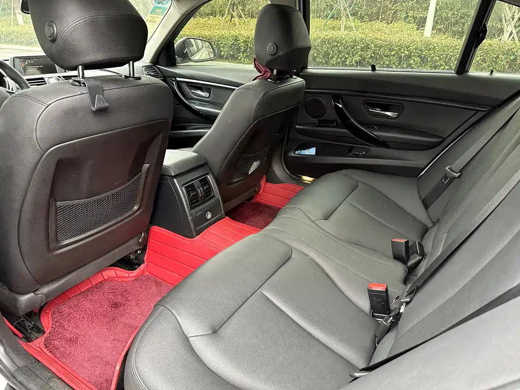 BMW 3 Series 2017 — фото 10