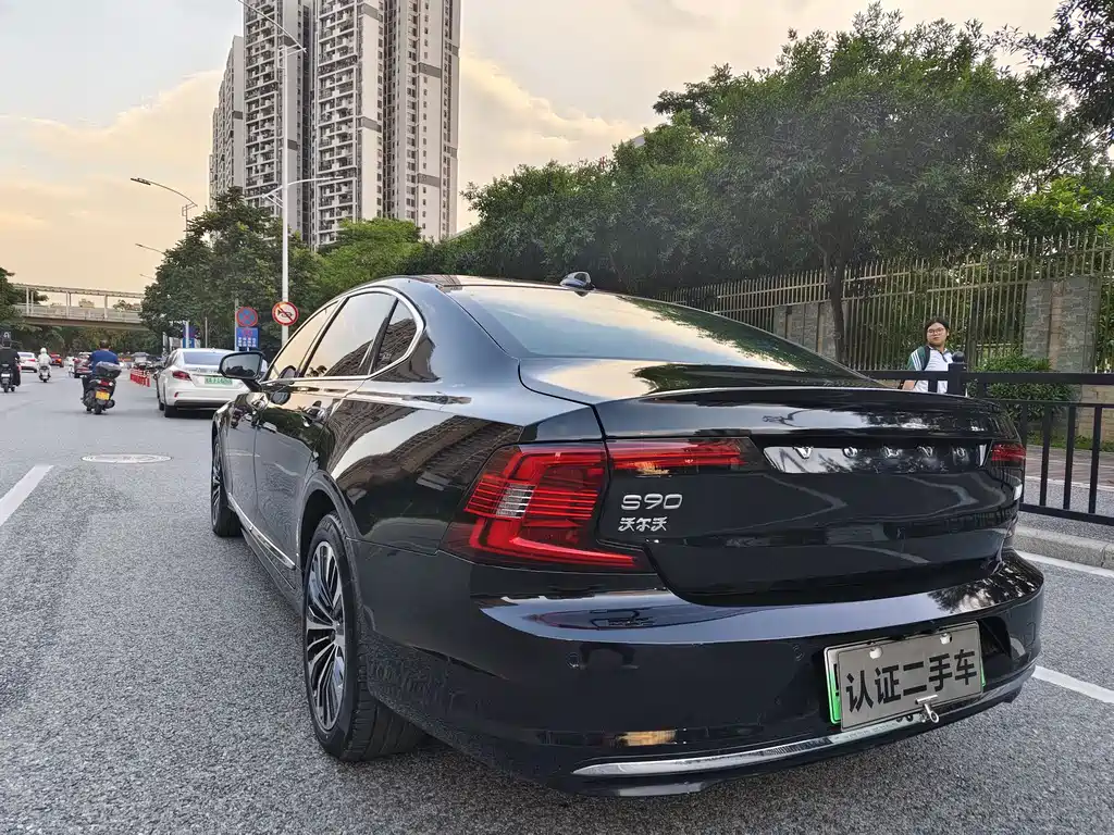 Volvo S90 PHEV 2023 — фото 4